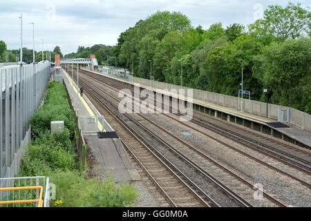 Die South Western mainline durch Flotte station Stockfoto