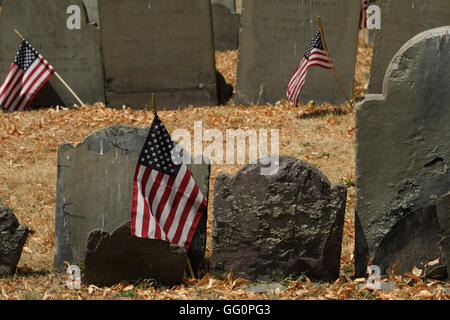 Ein Foto von einigen Grabsteinen in Copp es Hill Burying Ground in Boston, Massachusetts, USA. Stockfoto