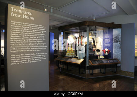 Ausstellung der Geschichte der Einwanderung der USA innerhalb des Ellis Island Immigration Museum, Upper New York Bay, New York, New Jersey, USA Stockfoto