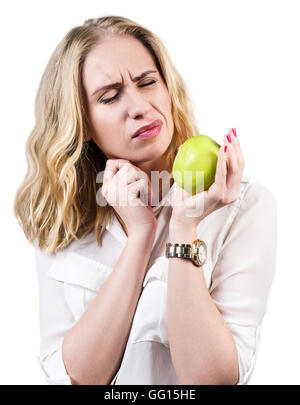 Frau fühlt sich Toothpain wegen empfindliches Zahnfleisch Stockfoto