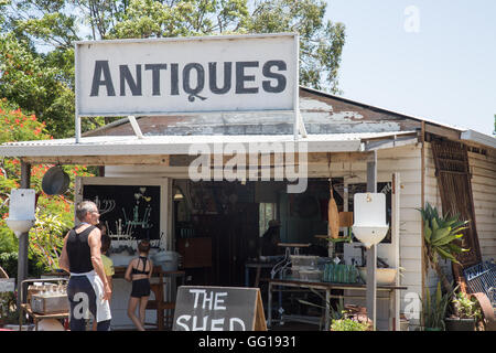 Antiquitäten zu speichern, in dem Dorf Newrybar in new South Wales, Australien Stockfoto