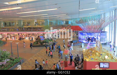 Changi Flughafen Abflug Lobby in Singapur. Stockfoto