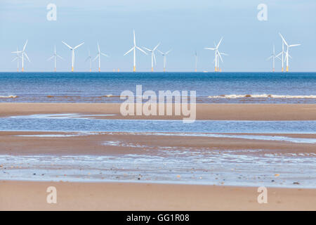 Offshore-Windpark: Windkraftanlagen an der Lynn und inneren pendeln Wind auf dem Bauernhof in der Nordsee gesehen aus Skegness, Lincolnshire, England, UK Stockfoto