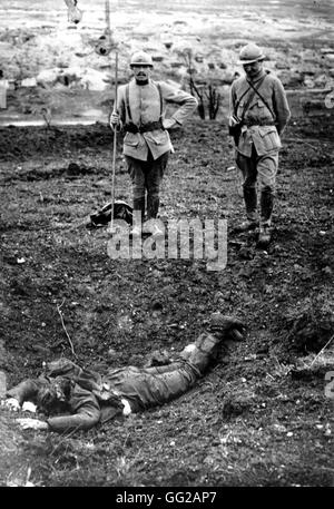Deutsche Soldaten getötet und liegen im neu französischen Graben 18. September 1916 Weltkrieg - Frankreich Stockfoto