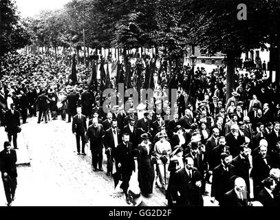 Jaurès Ermordung: Menschenmenge versammelte sich für seine Beerdigungen 4. August 1914 Frankreich Castres, Jaurès Museum Stockfoto