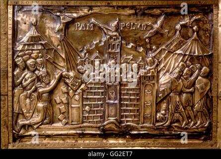 Aachener Schatz die Karl dem großen Reliquiar, ca. 1215. Detail: Die Belagerung von Pamplona.  Mittelalter-Frankreich-Deutschland / Aachener Dom Stockfoto