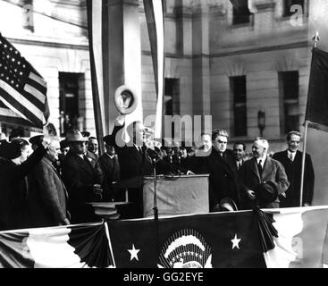 Präsident Roosevelt bei einer Rede vor der Menge an Harisburg. Begleitet wird er von John Lewis 1936 Vereinigte Staaten Stockfoto