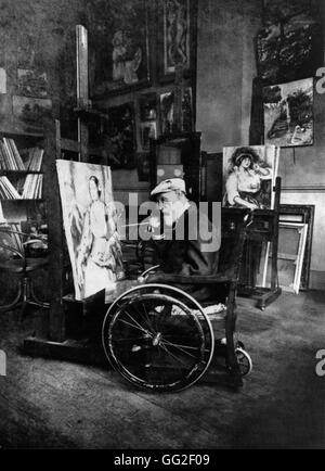 Renoir Malerei in seinem Rollstuhl. Auf der Staffelei, Porträt von Frau Tilla Durieux. Im Hintergrund, Porträt von Frau Colonna 1914 Frankreich Stockfoto