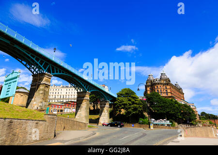 Die Spa-Brücke und Grand Hotel in Scarborough, North Yorkshire, England. Stockfoto