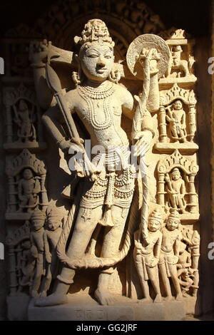 Rani Ki Vav Stufenbrunnen, kunstvollen Schnitzereien auf Wand, Patan, Gujarat, Indien Stockfoto