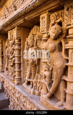 Rani Ki Vav Stufenbrunnen, kunstvollen Schnitzereien auf Wand, Patan, Gujarat, Indien Stockfoto