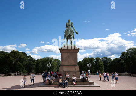 Statue von Carl Johan vor dem königlichen Palast, die offizielle Residenz des heutigen norwegischen Monarchen König Harald V, Oslo, Norwegen Stockfoto