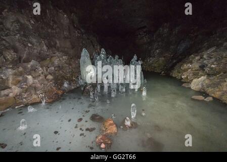 Lava-Eishöhle Lofthellir Expedition - Mai 2016 | weltweite Nutzung Stockfoto