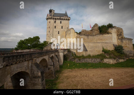 Château Chinon Loire Tal Frankreich Vienne River Anjou Französisch Schloss Baudenkmal touristische Attraktion Gefängnis Restaurierung fort Stockfoto