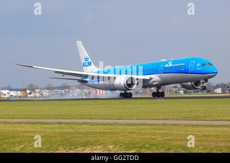 Amsterdam/Niederlande 9. April 2016: Boeing 787 von KLM Besteuerung auf dem Amsterdamer Flughafen Stockfoto