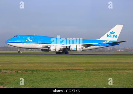 Amsterdam/Niederlande 9. April 2016: Boeing 747 von KLM landet auf dem Flughafen Amsterdam Stockfoto