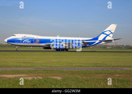 SCHIPHOL, AMSTERDAM, Niederlande - Mai 1, 2016: Boeing 747 von ABC Ladung landet auf dem internationalen Flughafen Schiphol Stockfoto