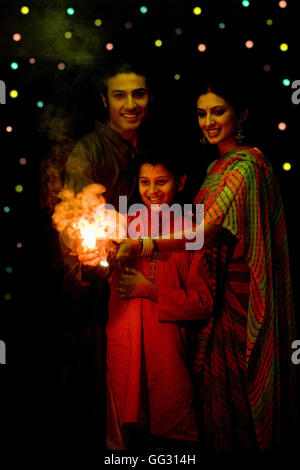 Familie feiern Diwali Stockfoto