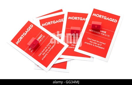 Englische Ausgabe von Monopoly Hypothek Karten auf einem weißen Hintergrund zu zeigen Stockfoto