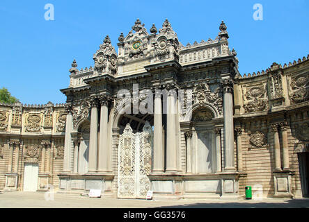 Dolmabahce Palast Eingang (Tor des Sultans), Istanbul, Türkei Stockfoto