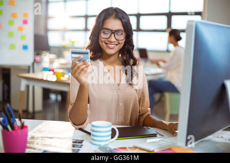 Grafik-Designer Online-Einkäufen Stockfoto