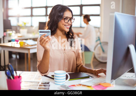 Grafik-Designer Online-Einkäufen Stockfoto