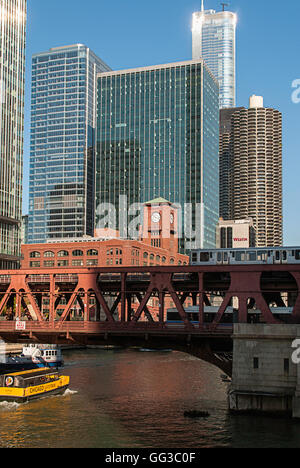 Das Flussufer in der Innenstadt von Chicago. Stockfoto
