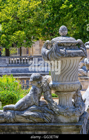 Statue im Jardin De La Fontaine in Nimes, Frankreich Stockfoto