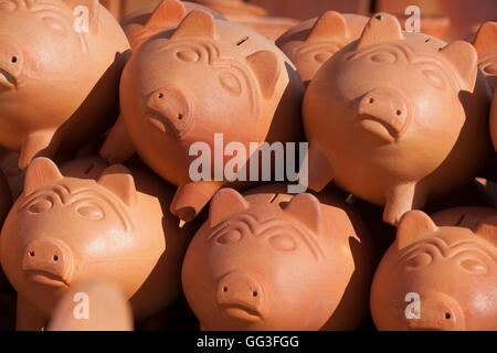 Sparschweine aus Lehm gemacht in Raquira, Cundinamarca gemacht Stockfoto