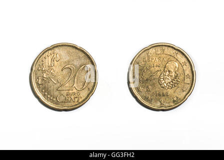 20-Cent-Euro-Münze eher getragen auf weißem Hintergrund Stockfoto