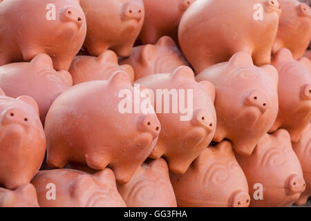 Sparschweine aus Lehm gemacht in Raquira, Cundinamarca gemacht Stockfoto