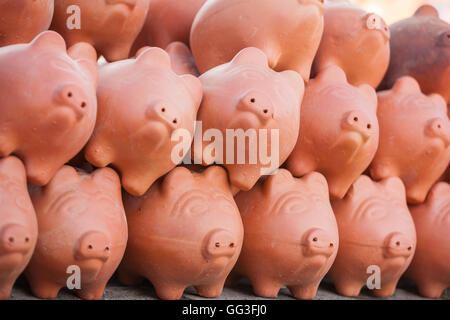 Sparschweine aus Lehm gemacht in Raquira, Cundinamarca gemacht Stockfoto