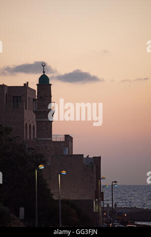 Blick auf die Altstadt von Jaffa bei Sonnenuntergang. Jaffa ist der älteste Teil von Tel Aviv-Yafo, eines der ältesten Hafenstadt in Israel Stockfoto