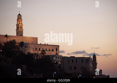 Blick auf die Altstadt von Jaffa bei Sonnenuntergang. Jaffa ist der älteste Teil von Tel Aviv-Yafo, eines der ältesten Hafenstadt in Israel Stockfoto