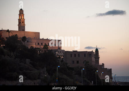 Blick auf die Altstadt von Jaffa bei Sonnenuntergang. Jaffa ist der älteste Teil von Tel Aviv-Yafo, eines der ältesten Hafenstadt in Israel Stockfoto