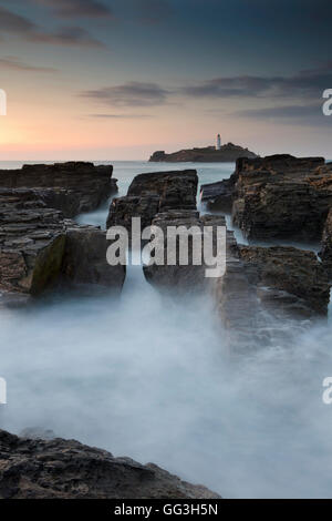 Godrevy; Leuchtturm und Felsen; Cornwall; UK Stockfoto