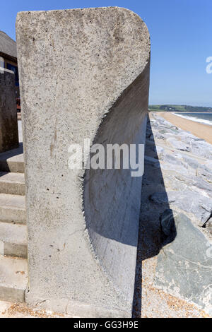 Konkave Meer Betonwand Stockfoto