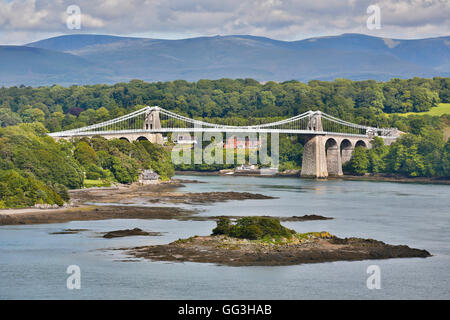 Menai Bridge; Blick von Anglesey; Wales; UK Stockfoto