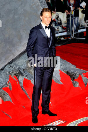 Tom Hiddleston besucht die Weltpremiere von "Thor: The Dark World" im Odeon Leicester Square in London Stockfoto