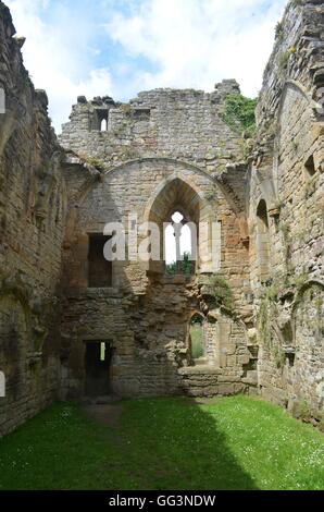 Easby Abbey, einer zerstörten Prämonstratenser-Abtei an den Ufern des Flusses Swale am Stadtrand von Richmond, North Yorkshire Stockfoto