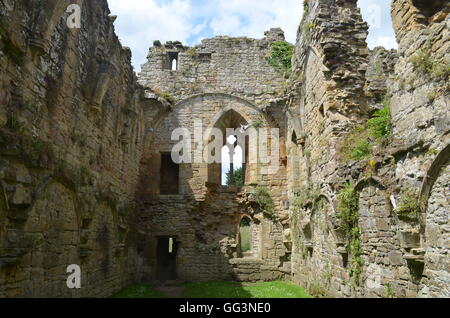 Easby Abbey, einer zerstörten Prämonstratenser-Abtei an den Ufern des Flusses Swale am Stadtrand von Richmond, North Yorkshire Stockfoto