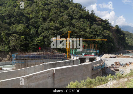 Bhulbhule, Nepal - 23. Oktober 2014: Baustelle des oberen Marsyangdi-Wasserkraft-Projekt in der Annapurna-Region Stockfoto