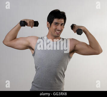 Mann-Übungen Stockfoto