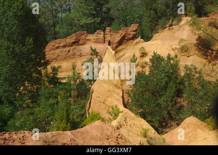 Ocker Steinbruch (jetzt sentier des Ocres) in der Nähe von Roussillon, Provence, Frankreich Stockfoto