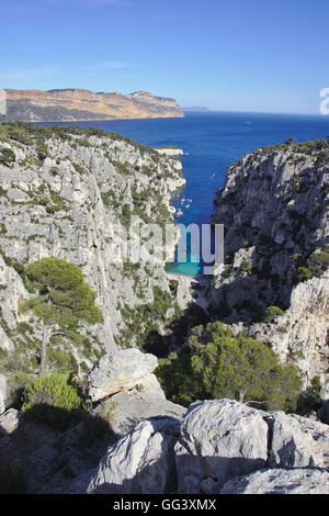 Calanque d ' en Vau in der Nähe von Cassis, gesehen von l'Oule, Frankreich Stockfoto