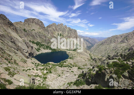 Capitello See (Lac de Capitello) und Lambarduccio von in der Nähe von Punta Alle Porta, Frankreich, zentrale Korsika GR20 Stockfoto