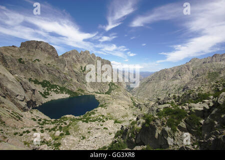 Capitello See (Lac de Capitello) und Lambarduccio von in der Nähe von Punta Alle Porta, Frankreich, zentrale Korsika GR20 Stockfoto