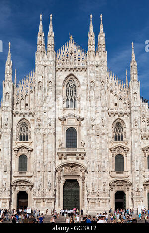 Kathedrale Duomo, Mailand, Italien. Frontale Fassade Ansicht. Stockfoto