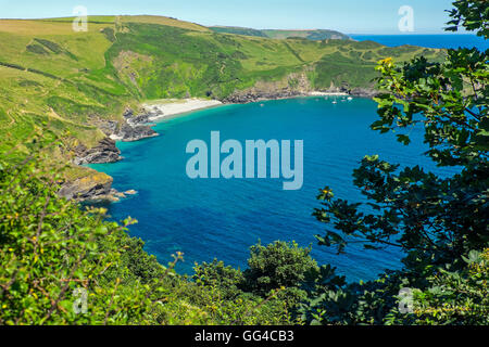 Lantic Bay an der Südküste von Cornwall, in der Nähe der Ortschaft Polruan, ist auf dem South West Coast Path Stockfoto