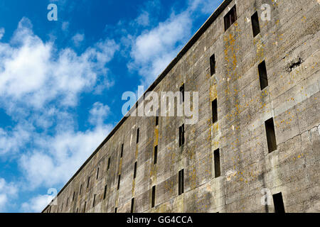 Befestigte Zweiter Weltkrieg Bunker aus Beton in Lorient, Frankreich Stockfoto